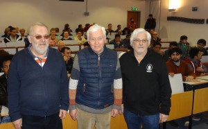 Sondervorstellung für Flüchtlinge: Sprachkurslorganisator Jürgen Peters (von links) und Initiator Harald Knobloch mit dem Odins-Vorsitzenden Ottokar Fischer. Foto: Odins Filmtheater
